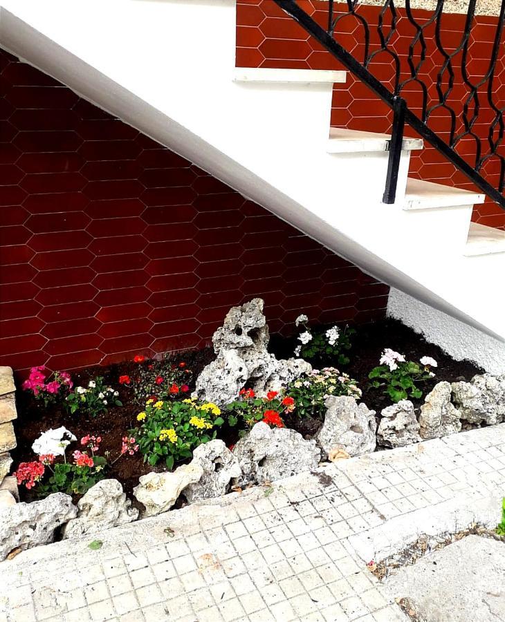La Casa Di Francesco Putifigari Exterior foto
